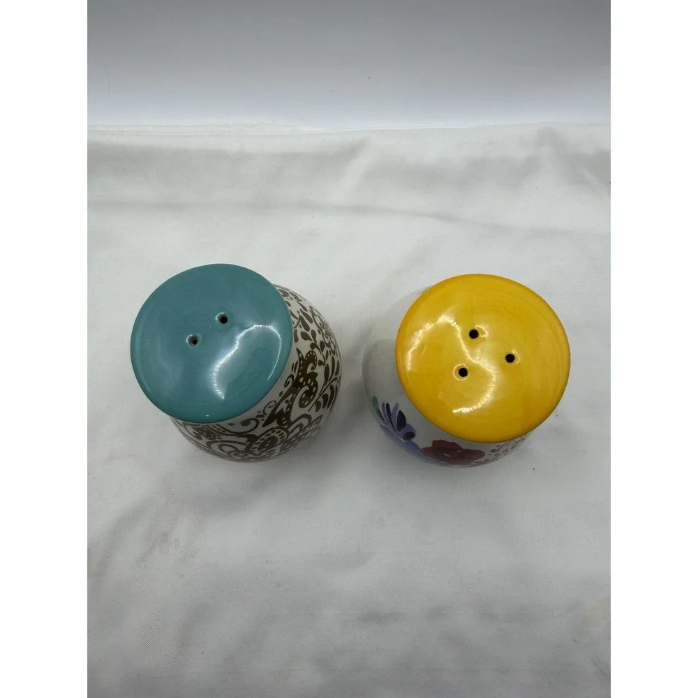 NEW Pioneer Woman Ceramic Salt And Pepper Shaker Set Floral Design